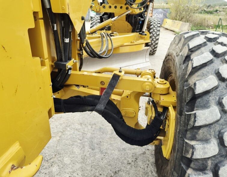 CATERPILLAR  140 AWD ***IMPECABLE***